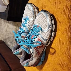 New Balance Womens 1260 V2 N2 Fantom Fit Running Shoes White Teal Sz 9.5 👟